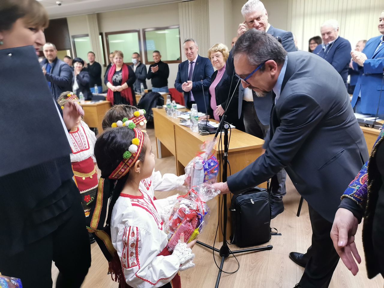 С коледарски поздрав започна последното за годината заседание на Общински съвет - Плевен